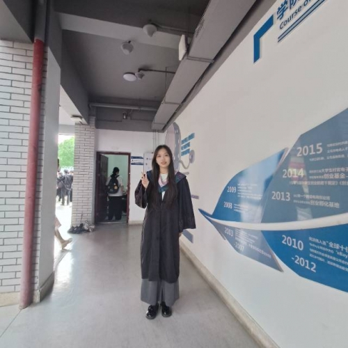 高女士簡(jiǎn)歷